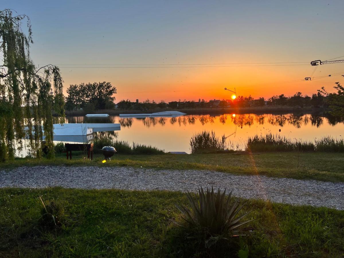 Porto Fuori Starwake Rooms On The Lake מראה חיצוני תמונה